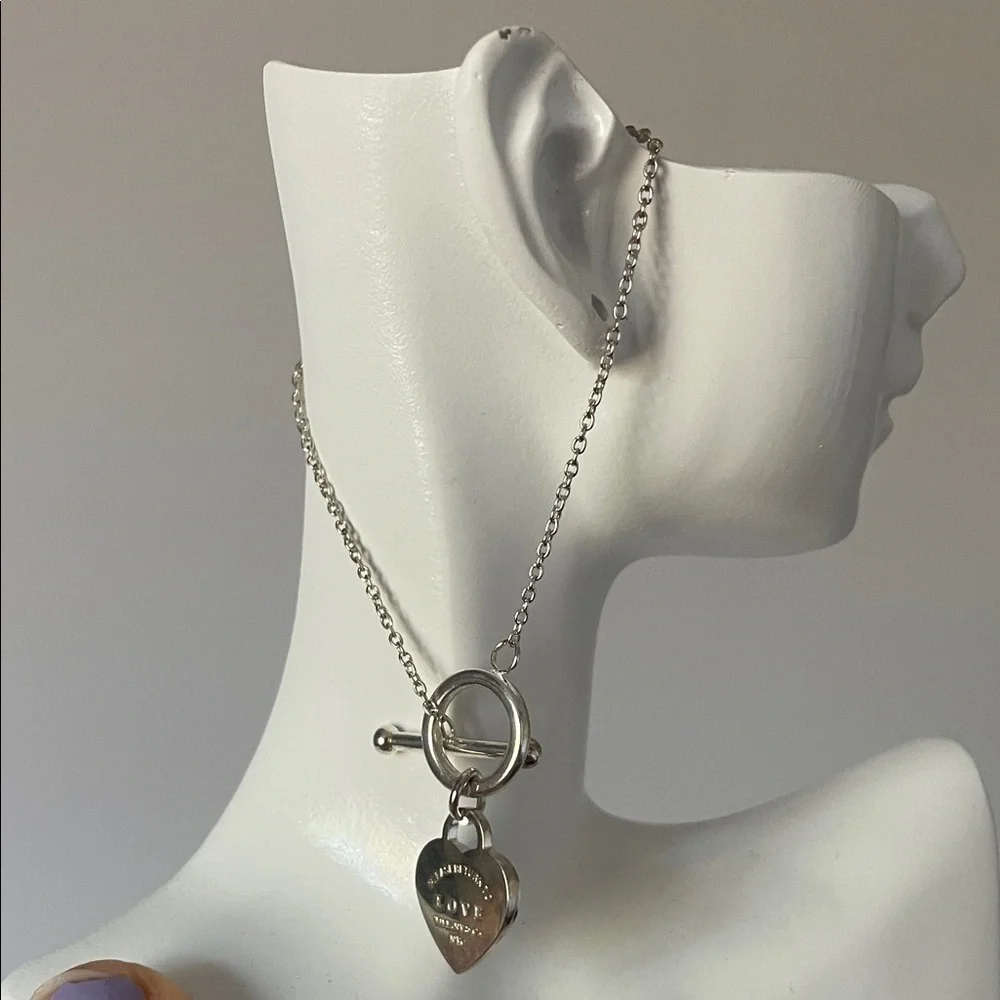 Silver Heart Toggle bracelet with LOVE Pendant - Picture 3 of 3